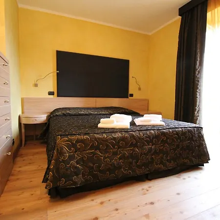 La Casa Del Maestro Hotel apartamentowy Pragelato